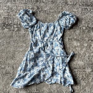 Blue floral summer dress with puff sleeves and a tie